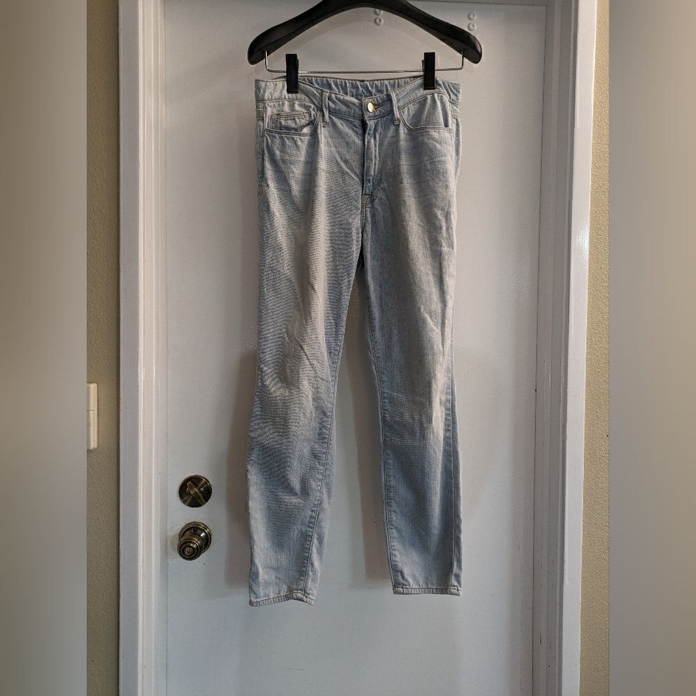 Good American lightweight denim in a light color
